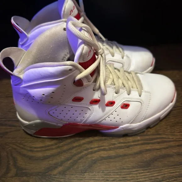 Jordan White and Red used - Picture 4 of 6